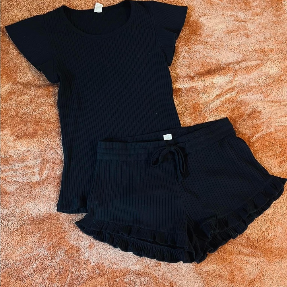 Kate Quinn ruffle shorts